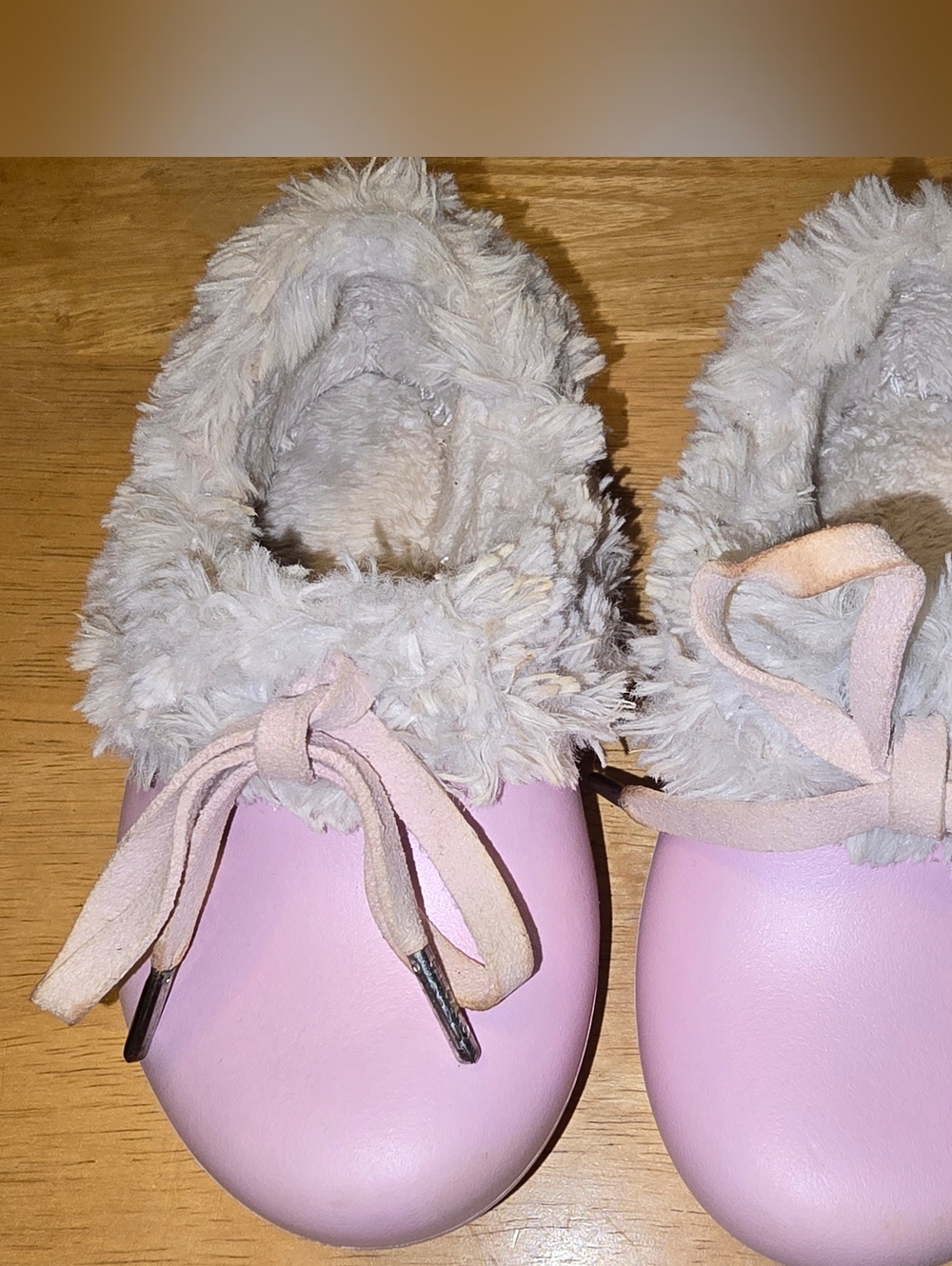 Crocs Girls "Gretel" - Lined Clogs Slippers Pink Faux Fur Size 6/7 Cozy EUC